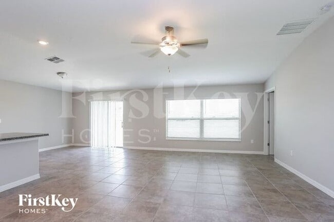 5050 White Chicory Dr in Ruskin, FL - Building Photo - Building Photo