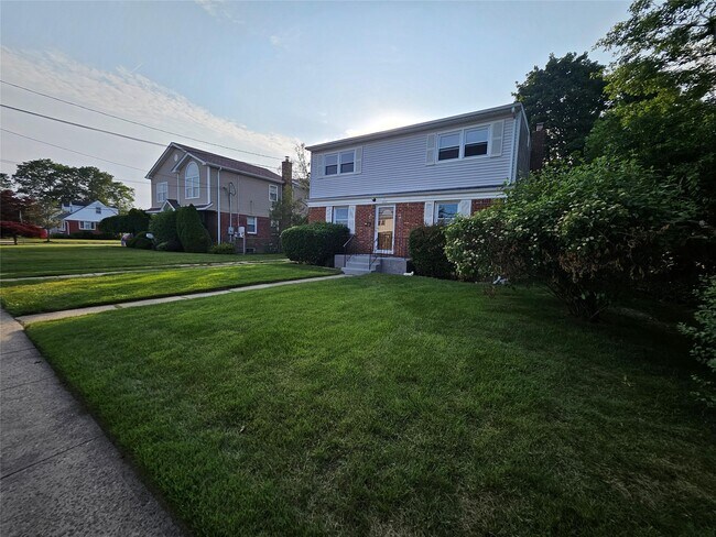 1571 Powers Ave in East Meadow, NY - Building Photo - Building Photo