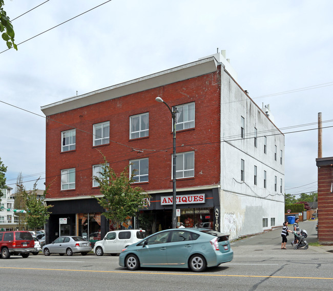 3520 Main St in Vancouver, BC - Building Photo - Primary Photo