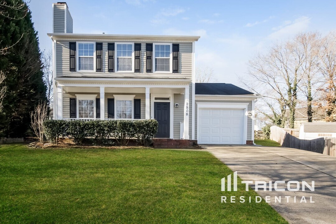 2808 Chalgrove Ln in Charlotte, NC - Building Photo
