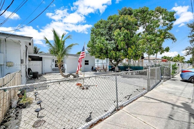 6501 SW 4th St in Miami, FL - Building Photo - Building Photo