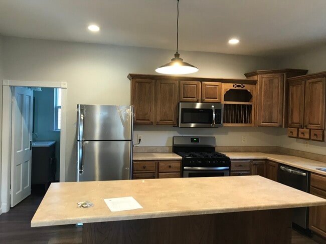 1413 N Broad St, Unit Lower in Mankato, MN - Foto de edificio - Building Photo