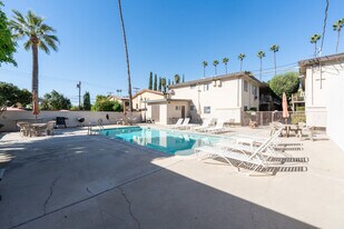 Villa Nido in Monrovia, CA - Building Photo