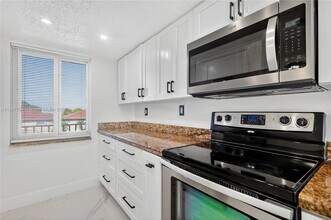 9915 W Okeechobee Rd in Hialeah Gardens, FL - Building Photo - Building Photo