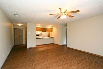 Lakeview Park in Lincoln, NE - Foto de edificio - Interior Photo