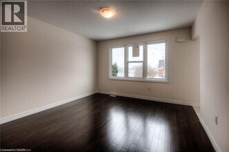 37 Edna St in Kitchener, ON - Building Photo - Building Photo