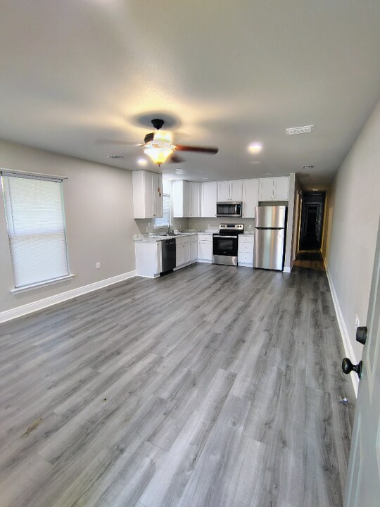 18046 Richmond St in Robertsdale, AL - Building Photo