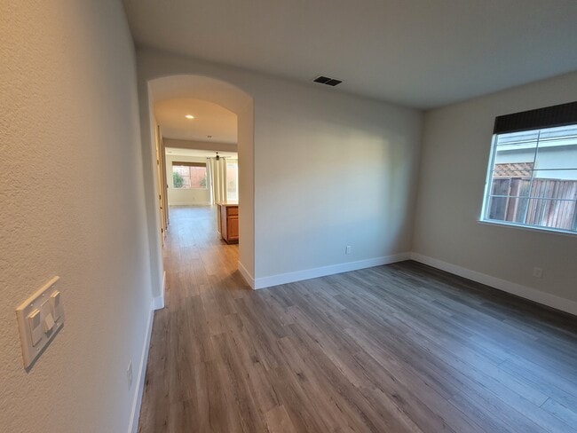 8033 Horncastle Ave in Roseville, CA - Building Photo - Building Photo