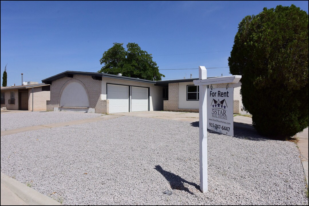 10169 Dunbarton Dr in El Paso, TX - Building Photo