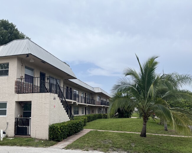 Olive Glen Condominium in Pompano Beach, FL - Building Photo - Building Photo