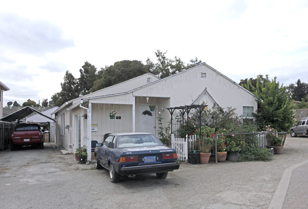 208 Semicircular Rd in Menlo Park, CA - Foto de edificio