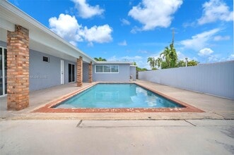 3341 SW 94th Ct in Miami, FL - Foto de edificio - Building Photo