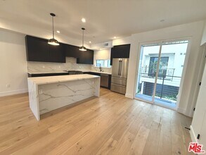 6847 N Figueroa St in Los Angeles, CA - Building Photo - Building Photo