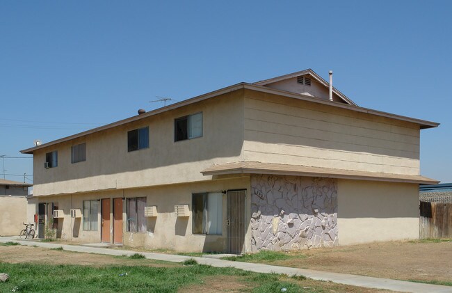 940 N Cota St in Corona, CA - Foto de edificio - Building Photo