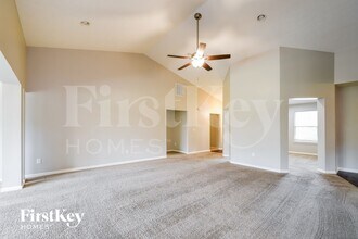 5696 West Port Drive in McCordsville, IN - Foto de edificio - Building Photo