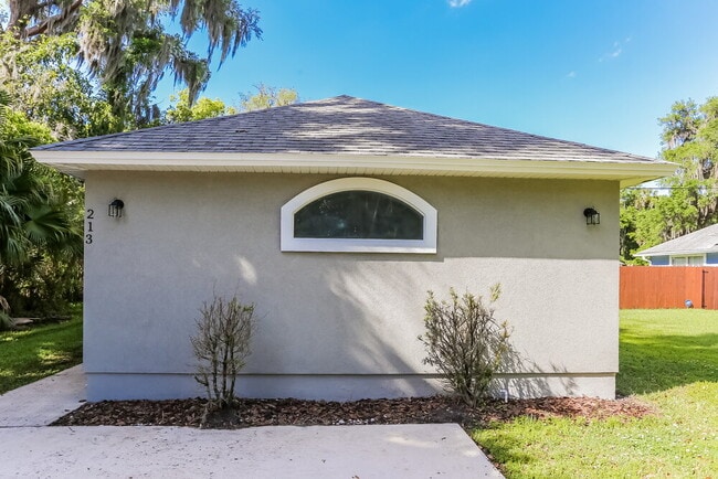 213 Park Ave in Hastings, FL - Building Photo - Building Photo