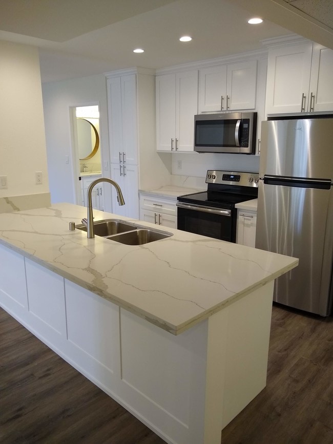 23401 Park Sorrento, Unit 36 in Calabasas, CA - Building Photo - Building Photo