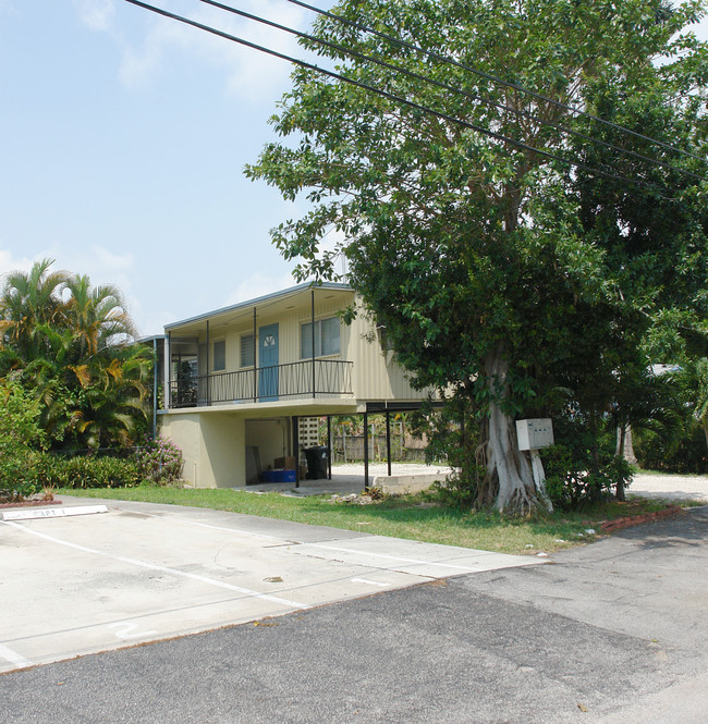 1536 Argyle Dr in Fort Lauderdale, FL - Building Photo - Building Photo