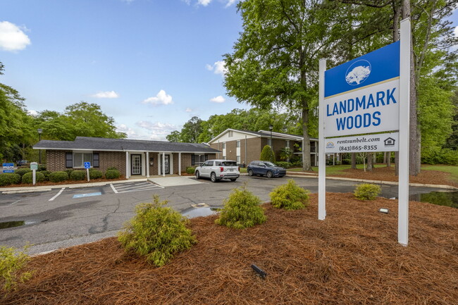 Landmark Woods Apartment Homes in Florence, SC - Building Photo - Building Photo