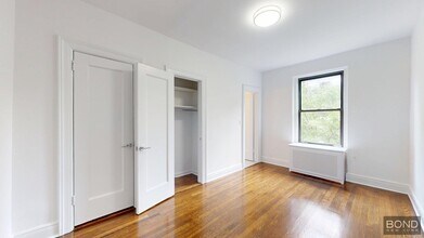 71 W 12th St in New York, NY - Building Photo - Building Photo