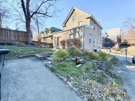 1719 William Howard Taft Rd in Cincinnati, OH - Building Photo