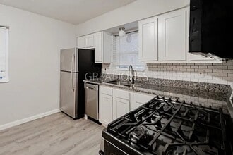 4 St George Ct in Florissant, MO - Foto de edificio - Building Photo