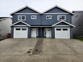 1012 Peach Rd in Winlock, WA - Building Photo