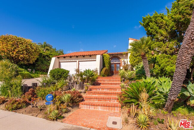 3636 Malibu Country Dr in Malibu, CA - Building Photo - Building Photo