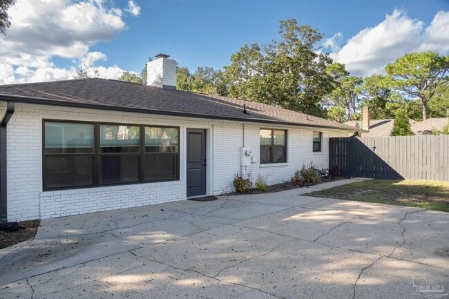 2540 Hallmark Dr in Pensacola, FL - Building Photo - Building Photo