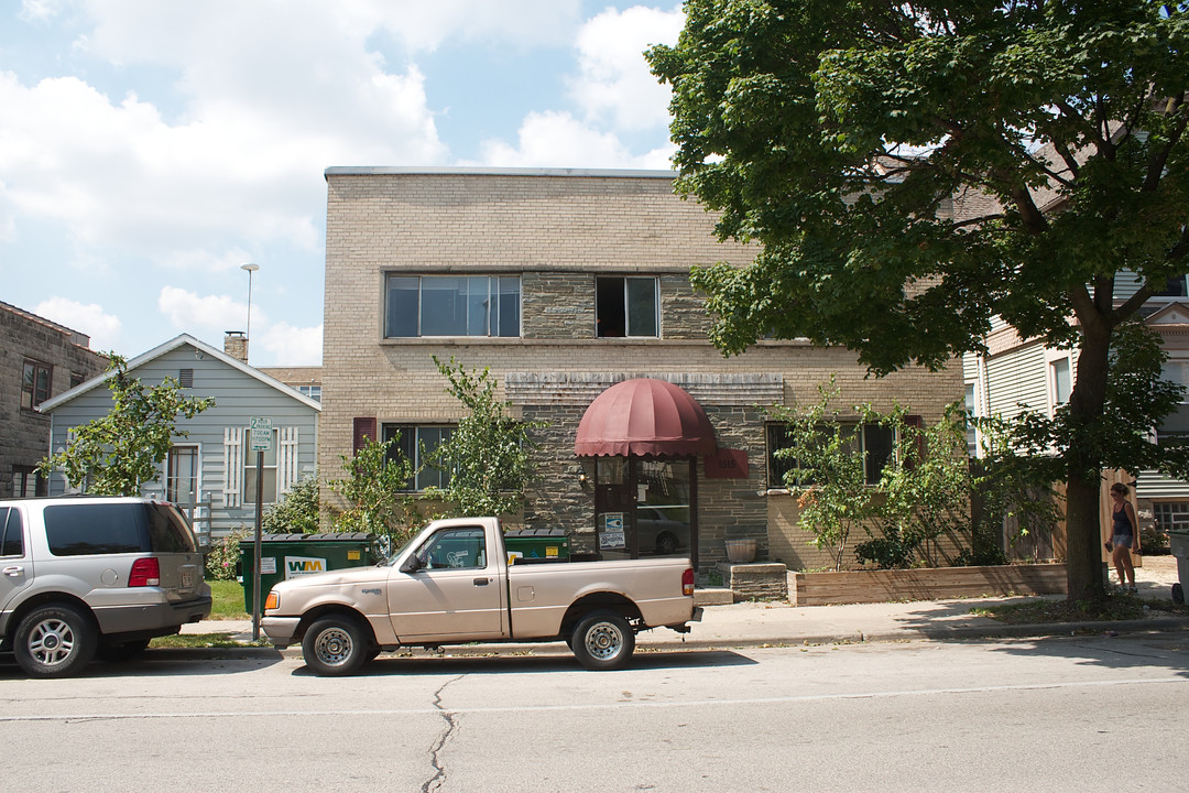 Farwell Apartments in Milwaukee, WI - Building Photo