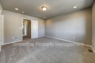 7824 Woodmen Center Heights in Colorado Springs, CO - Foto de edificio - Building Photo