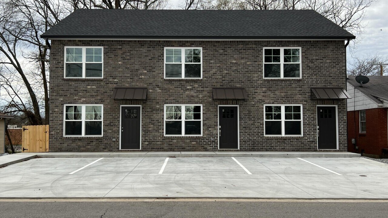 724 Commerce St in Clarksville, TN - Building Photo