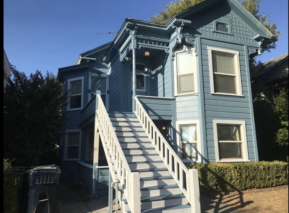 2307 Q St in Sacramento, CA - Building Photo