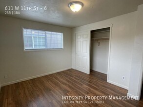 611 W 11th St, Unit 6 in Medford, OR - Building Photo - Building Photo