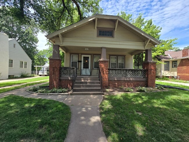 property at 615 S Volutsia Ave