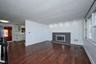 1613 Hartmann Dr in Schaumburg, IL - Building Photo - Building Photo