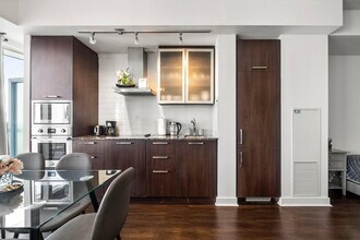 65 Bremner Blvd in Toronto, ON - Building Photo - Building Photo