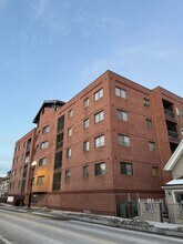 205 Ferry St, Unit 409 in Everett, MA - Building Photo - Building Photo