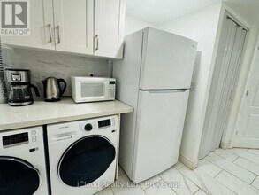 33 Gemini Rd in Toronto, ON - Building Photo - Building Photo