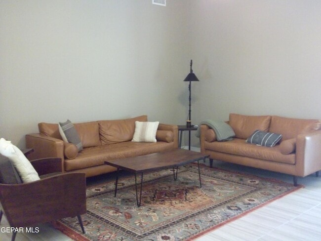 7836 Enchanted View Dr in El Paso, TX - Foto de edificio - Building Photo