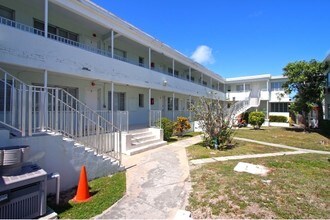 315-321 83rd St in Miami Beach, FL - Foto de edificio - Building Photo