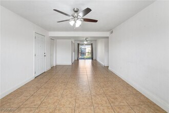 12630 Kenwood Ln in Ft. Myers, FL - Building Photo - Building Photo