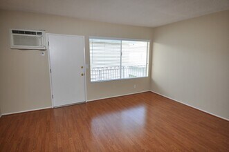 11225 Huston St, Unit 207 in Los Angeles, CA - Building Photo - Building Photo