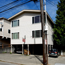 Woodmont Apartment in Seattle, WA - Building Photo - Building Photo