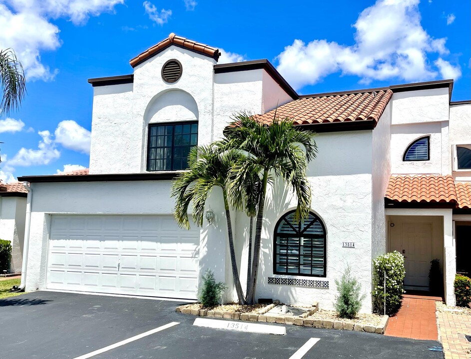 13514 Fountain View Blvd in Wellington, FL - Foto de edificio