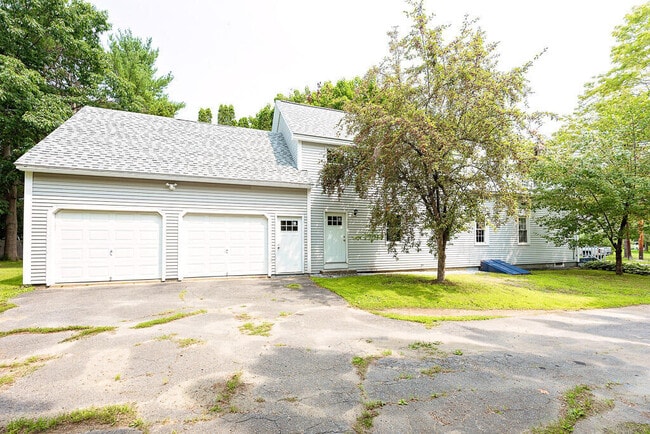 79 Main St in Skowhegan, ME - Building Photo - Building Photo