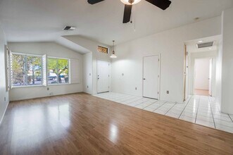 5209 Velazco Ln in Las Vegas, NV - Building Photo - Building Photo