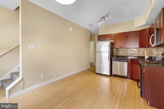 909 N 19th St in Philadelphia, PA - Building Photo - Building Photo