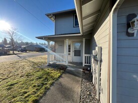 16241-16243 Curry Ct SE in Yelm, WA - Building Photo