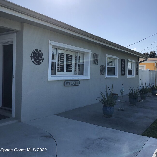 325 Angelo Ln in Cocoa Beach, FL - Building Photo - Building Photo